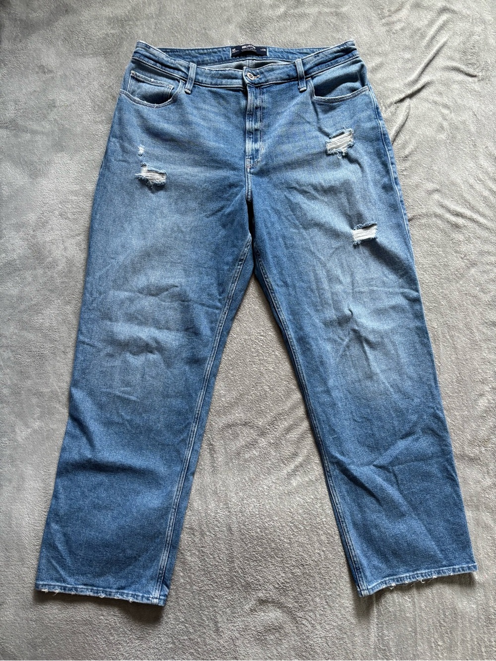 Hollister Women’s Light Blue Ultra High-rise Dad Jeans Size 16R Distressed W33